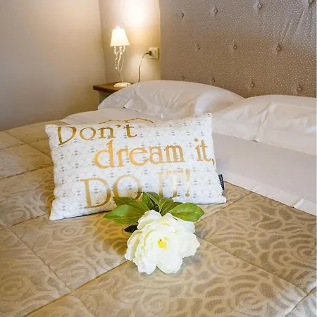 Domo 'e Sa Rosa 3* בוסה